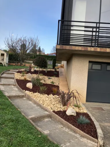 Massif décoratif sur la commune de Lagnieu