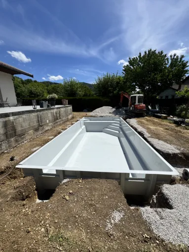 Pose piscine coque, Bettant, D&B Aménagement Paysager 