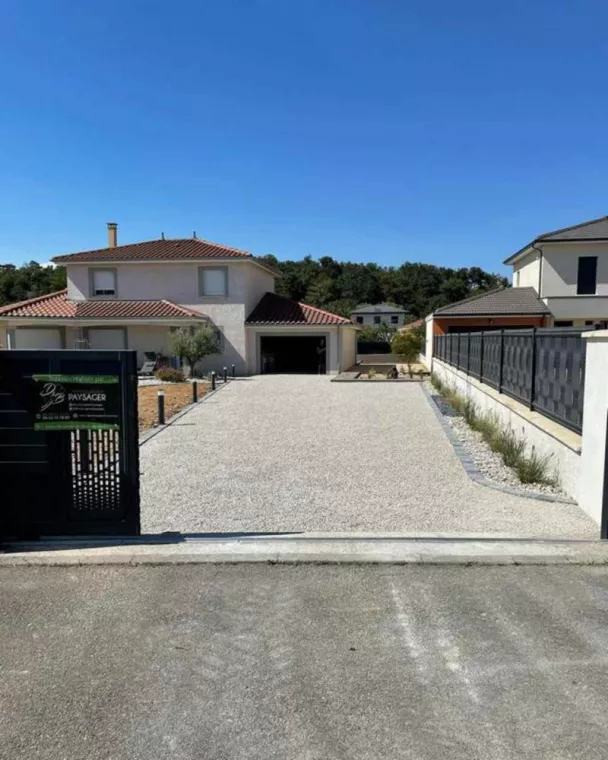À qui faire appel pour refaire l'allée d'une maison en béton désactivé ?, Meximieux, D&B Aménagement Paysager