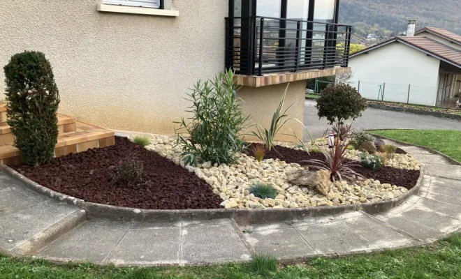 Massif décoratif sur la commune de Lagnieu