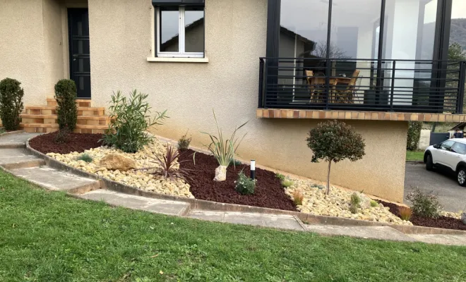 Massif décoratif sur la commune de Lagnieu