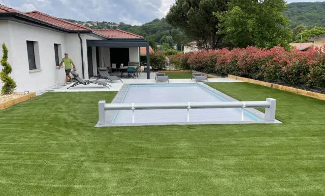 Gazon synthétique, Saint-Martin-du-Mont, D&B Aménagement Paysager 