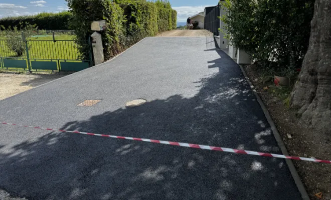 cour enrobé, Chalamont, D&B Aménagement Paysager 