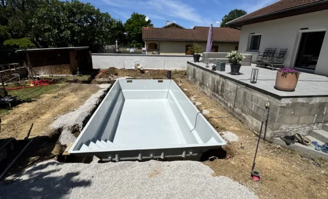 Pose piscine coque, Bettant, D&B Aménagement Paysager 