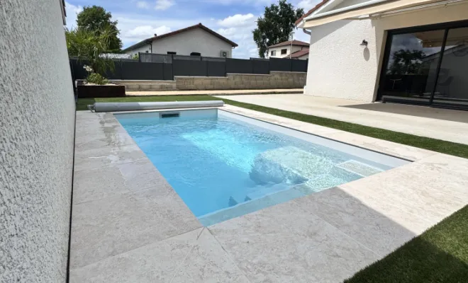 Piscine coque, Ambronay, D&B Aménagement Paysager