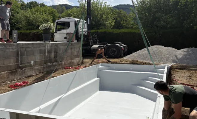 Pose piscine coque, Bettant, D&B Aménagement Paysager 